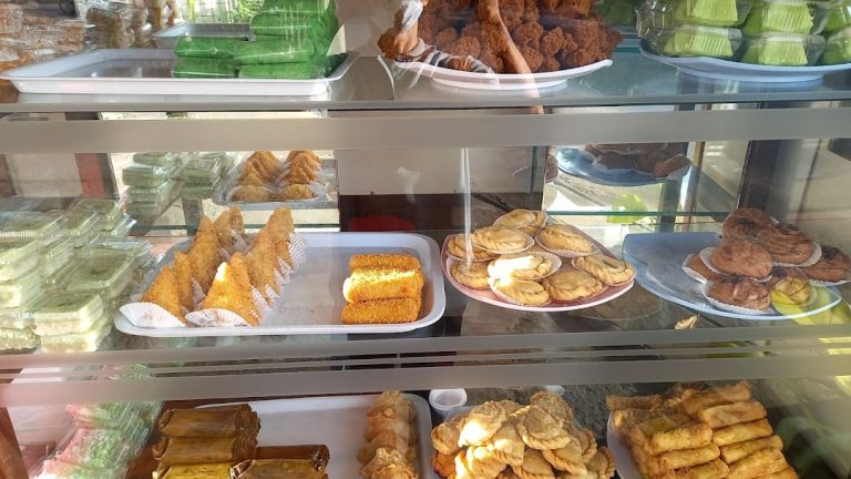 Aneka Kue Rahmat Cireunde Ciputat