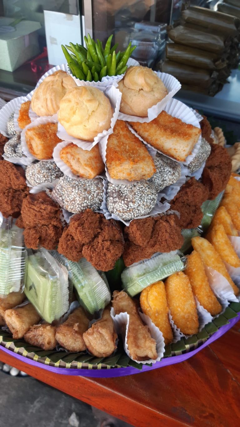 Aneka Kue Jajanan Pasar di Cireunde Ciputat