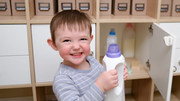 10 Rekomendasi Sabun Cuci Pakaian Bayi Terbaik dan Aman