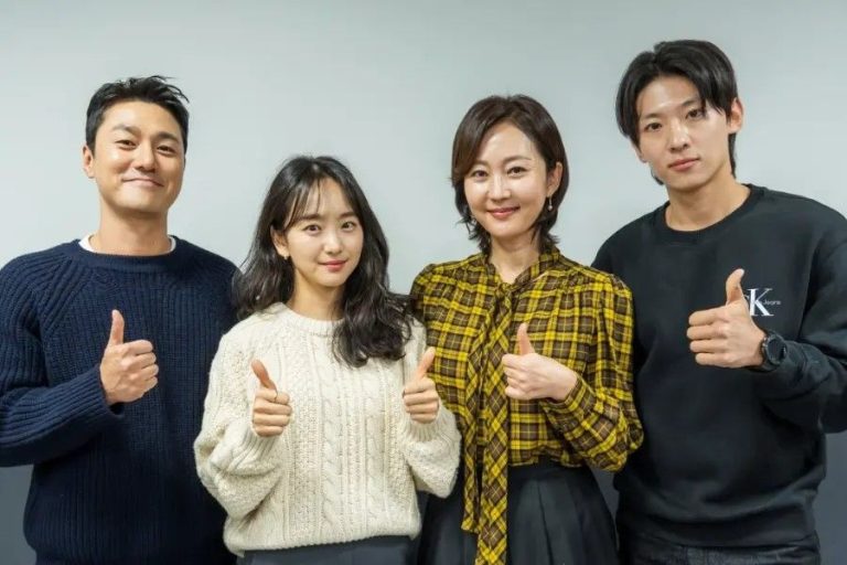 Sinopsis Drakor I Shopping: Jinyoung Si Single Inferno Menjadi Senjata Manusia!