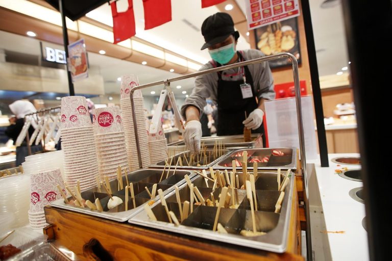 Destinasi Belanja Seru di Bandung: Dari Food Street hingga Produk Kesehatan