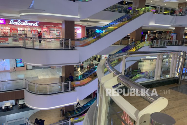 Suara Penjaga Toko di Mall Soal “Rojali”: Tidak Adil, Kami Bekerja Tapi Beli Online