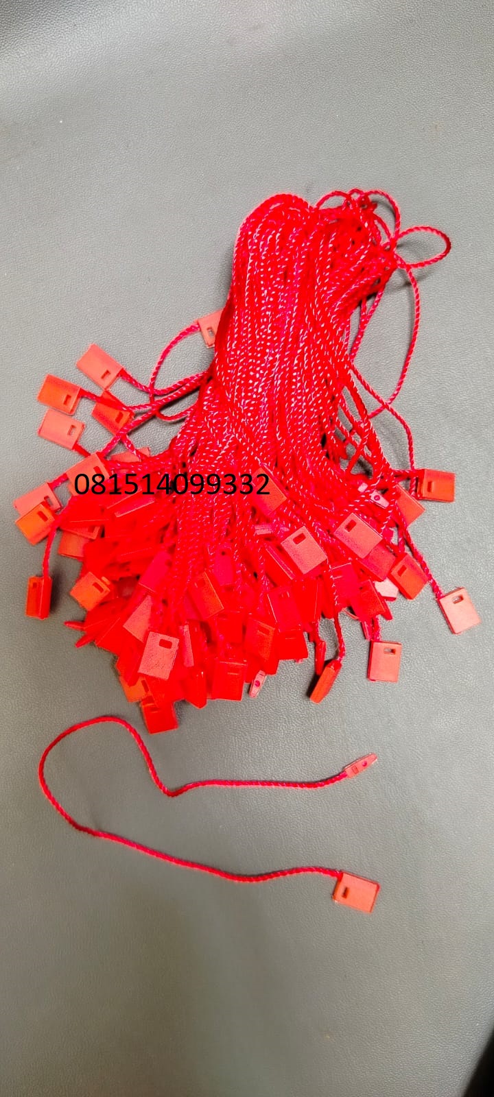 Tali-Hang-Tag-Warna-Merah