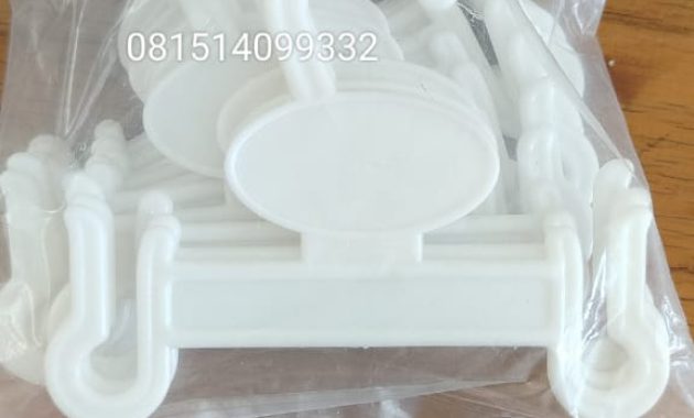 Gantungan Hanger Sandal Jepit untuk Display: Solusi Rapi untuk Usaha Sandal Anda di Jabodetabek, Tegal, dan Seluruh Indonesia!