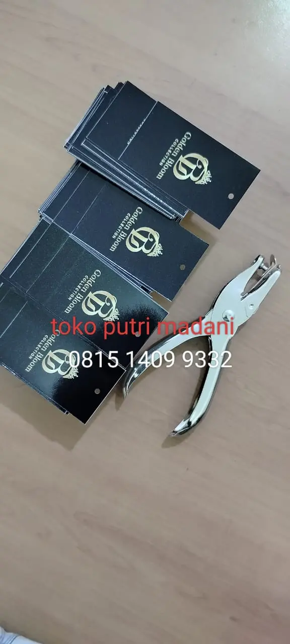 Jualan Baju atau Aksesoris? Wajib Punya Alat Pembolong Hang Tag Ini Biar Produk Kelihatan Premium!